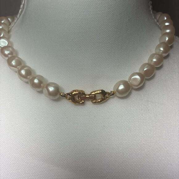 Vintage Freshwater White Pearl Necklace with  Gold Clasp, 18in - Picture 5 of 6